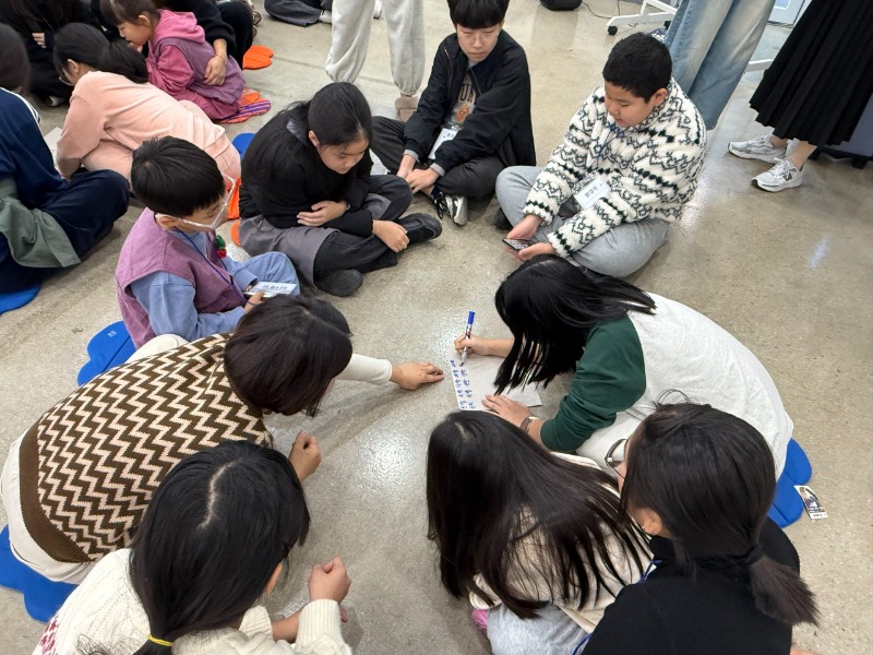 2025. 김해교육협력지원센터-25.동김해행마 하반기 성장나눔의 날-74349968761.jpeg